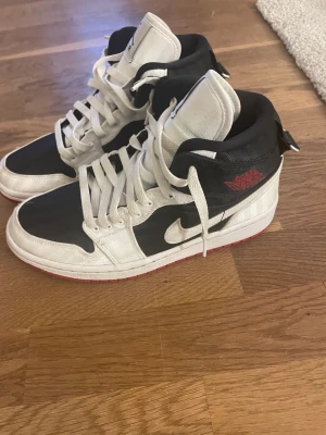 Äkta jordans - Köpta på zalando för runt 1300 skitsnygga och knappt använda kan gå ner i pris 