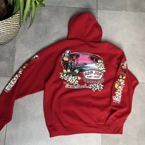 Ron Jon surf shop hoodie - Köpt secondhand för ksk 1 år sen, säljer pga ingen användning.