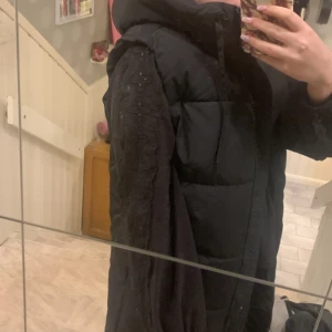 Lång väst  - Köptes förra vinter men inte kommit till så stor användning 💞