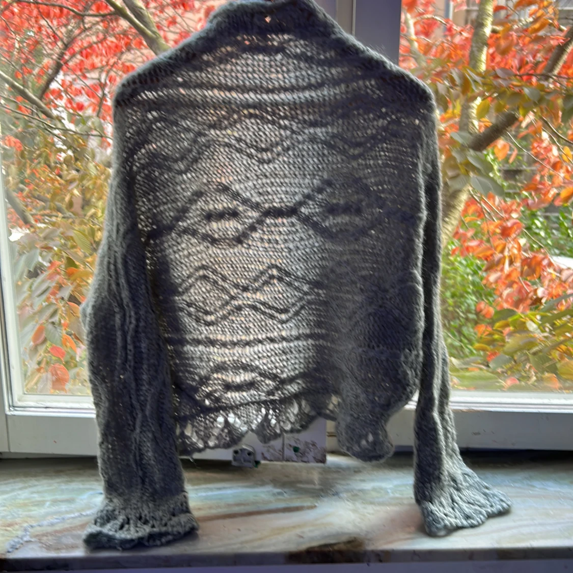 Grå stickad tröja - 90