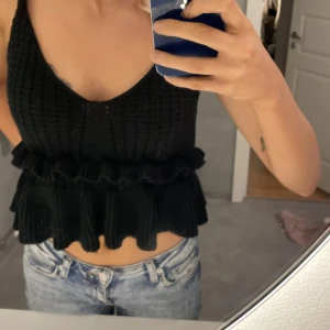 Super söt stickad topp! - Vet ej vart den är ifrån tror jag thriftad den för ett bra tag sedan! <3 står endast xs i nacken