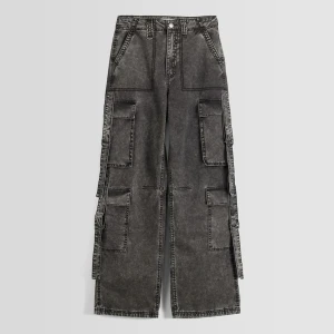 Bershka cargos - Säljer dessa skit snygga cargos från bershka helt oanvända, för små på mig tyvärr..