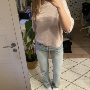 Zara jeans - Straight jeans från zara! Den perfekta blåa färgen 🩵Midwaist Storlek 36 men passar också mig som vanligtvis bär 38.
