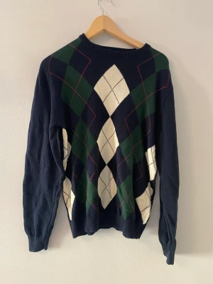 Fin tröja  - Blå och vit och grön tröja 