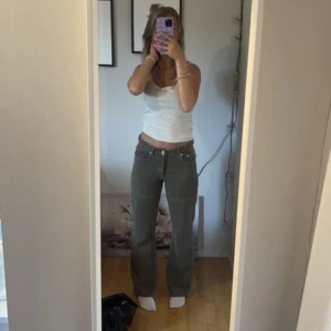 Jeans - Gröna snygga jeans från zara i storlek s!