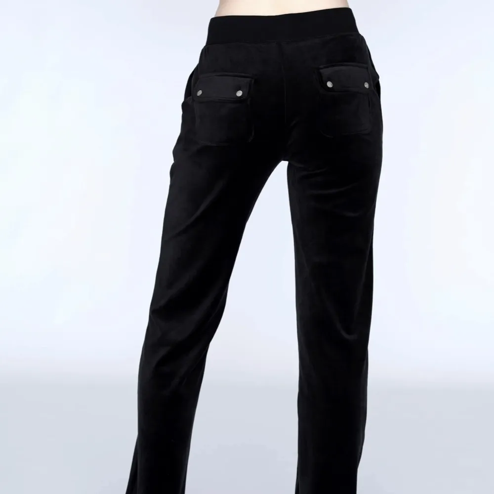 säljer mina svarta juciy byxor, bra skick då jag använt dem få gånger! Storlek 15 år men passar XS/S lika bra! 🌟💗pris kan diskuteras . Jeans & Byxor.