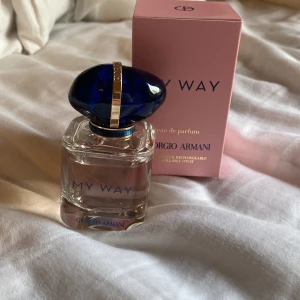 Parfym från Giorgio Armani  - Doftar super gott. Använt fåtal gånger och förpackningen finns kvar! 30ml. Köp direkt för 400❤️🤩
