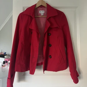 Kappa  - Hejhej!!! Säljer denna unika och superfina lite tunnare kappa!!!❣️