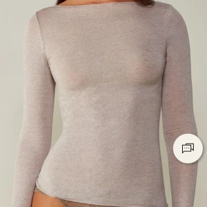 Intimissimi tröja - Säljer min Intimissimi tröja då den bara kommit till användning 1 gång. Den är i färgen shell beige 🤎 Köparen står även för frakten 