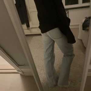 Jeans - Super snygga vida highwaisted ljusa jeans❤️