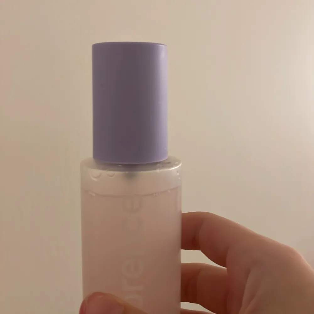 Säljer min Face Mist från Florence. Köpt för 180kr, knappt använd! . Övrigt.