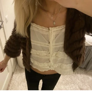 Pälskofta - Exklusiv trekvartsärmad päls kofta från modissa. Den är verkligen sjukt mjuk och skön att ha på sig! 🤗