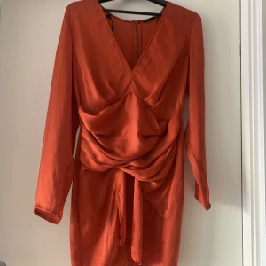 Klänning  - Jättefin klänning använd endast 2 ggr i storlek M från Missguided