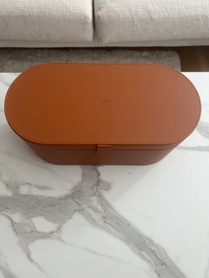 Dyson Airwrap  - Säljer min Airwrap från Dyson på grund av att jag inte använder den längre. Den inköptes från Dysons hemsida november 2021 och fungerar felfritt. Den köptes för 4 690 kr. 