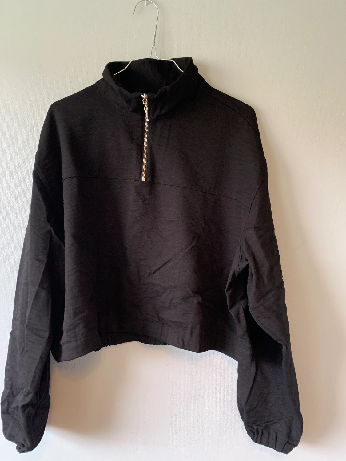 Halvcropad tröja Weekday - 90