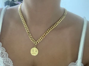 Maria Nilsdotter halsband  - Säljer mitt jöttecoola och unika Maria Nilsdotter halsband då de inte riktigt kommer till användning❤️MITT ÄR I GULD! Nypris 5795 om jag inte minns fel. Är öppen för byten också, går ner i pris vid snabb affär 