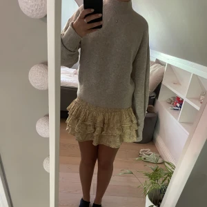 Stickad tröja - Oanvänd stickad tröja med lappen kvar från Other stories nypris 490