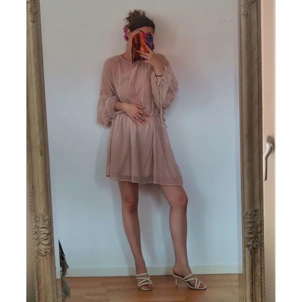 Super söt ljusrosa klänning från H&M I storlek S🌸🌷✨🌺. Klänningar.