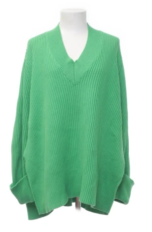 Hope Moon sweater  - Hope Moon sweater storlek 34/xs. Passar både mindre och större pga mycket oversize.  Köpt i fint begagnat skick på Arkivet i sthlm och använd sparsamt av mig av ngn anledning. Inga direkta anmärkningar.  Acne Other stories  Cos Arket Toteme  Samsö Samsoe