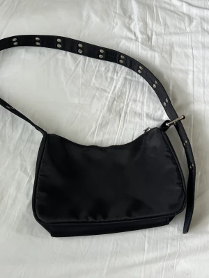 Väska - Snygg och sparsamt använd 💜