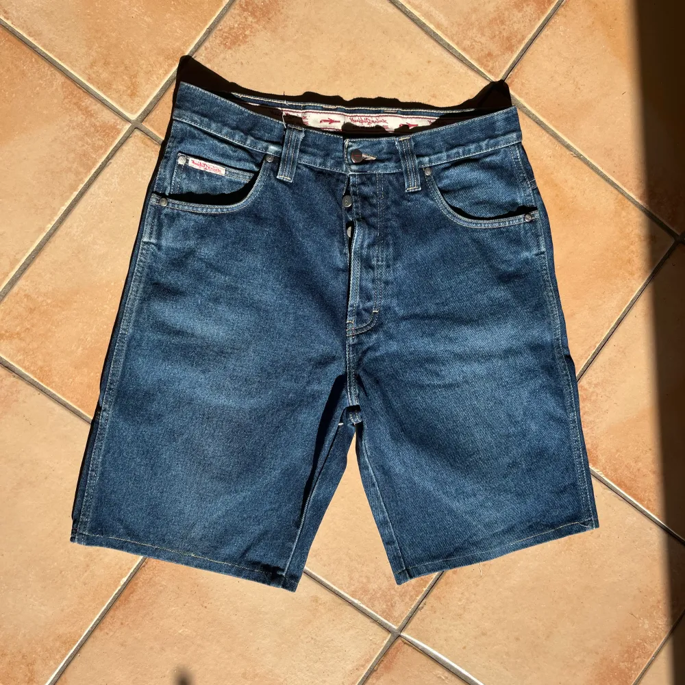 Assköna jorts till sommaren! Passar medium / W31 ca. Shorts.