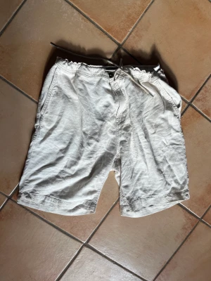 Linneshorts - Linneshorts från hampton republic storlek L, men passar S-L då den har snörning vid midjan