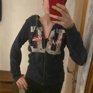 Zip up - Fin zip up hoodie💫 Använd gärna köp nu🫶🏻
