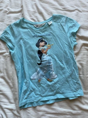 Disney croptop  - En söt tröja från disney med jasmine på!