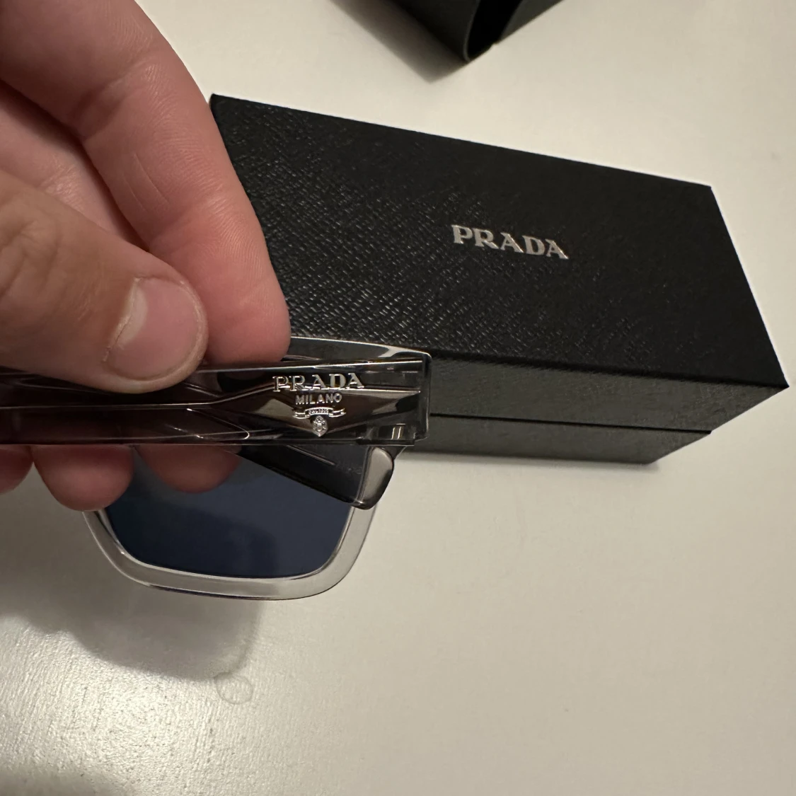 Prada solglasögon  - 90