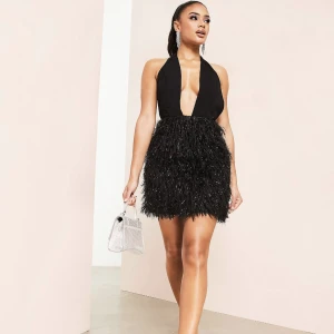 Festklänning - Supercool klänning, men som tyvärr är för stor för mig! Använd 1 gång, inga skador på den!⚡️Köpt för 1000kr, säljer för 450kr Skriv för egna bilder.