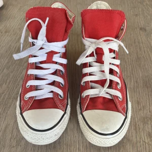 Converse - As najs Converse, använda några fåtals gånger! Storlek 37,5 men passar mig som har 38!