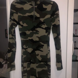 Snygg klänning  - Klänning ifrån hm i storlek xs.