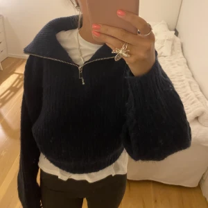 Stickad tröja - Stickad tröja, knappt använd💓frakt: 65