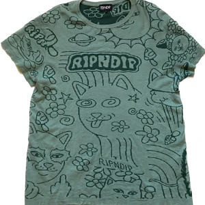 Ripndip scribble knit shortsleeve T-shirt  - Haft i typ 2 år men använt den väldigt sällan inga skador