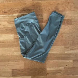 Träningsbyxor  - Träningsbyxor i ett bekvämt matral 