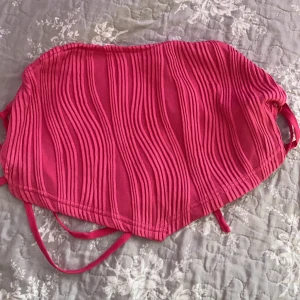 Rosa rygglös topp - Säljer denna fina oanvända toppen i storlek S