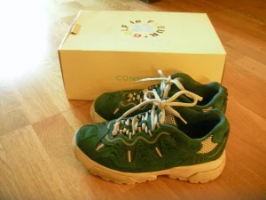 Gianno Golf le fleur - Gröna Gianno skor från Golf le Fleur I bra skick med en liten fläck (syns på tredje bild). Kartong + extra snören finns