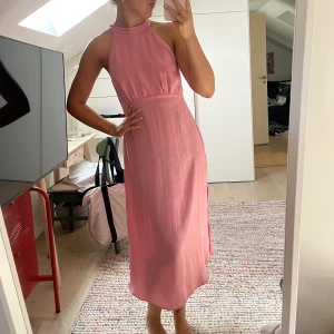 Rosa klänning  - Jätte fin klänning från zara i storlek XS!