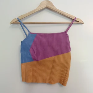 Topp från Bershka - Colorful summer crop top from Bershka