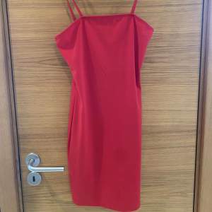 Röd tajt kort klänning i storlek xs💕nyskick