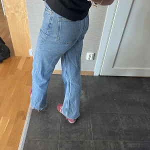 Jeans - Ett par långa jeans från Zara i strl 34 (jag är 178cm lång)  Skönt material, sparsamt använda 