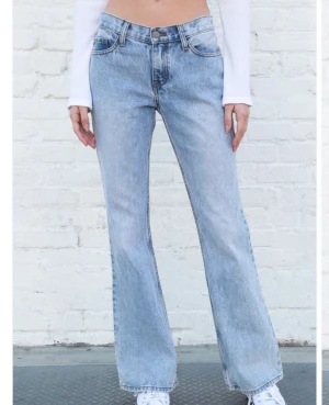 Quinn jeans - Från brandy. I använt skick så lite slitna i nedersta kanten för jag är väldigt kort. Skriv för fler bilder