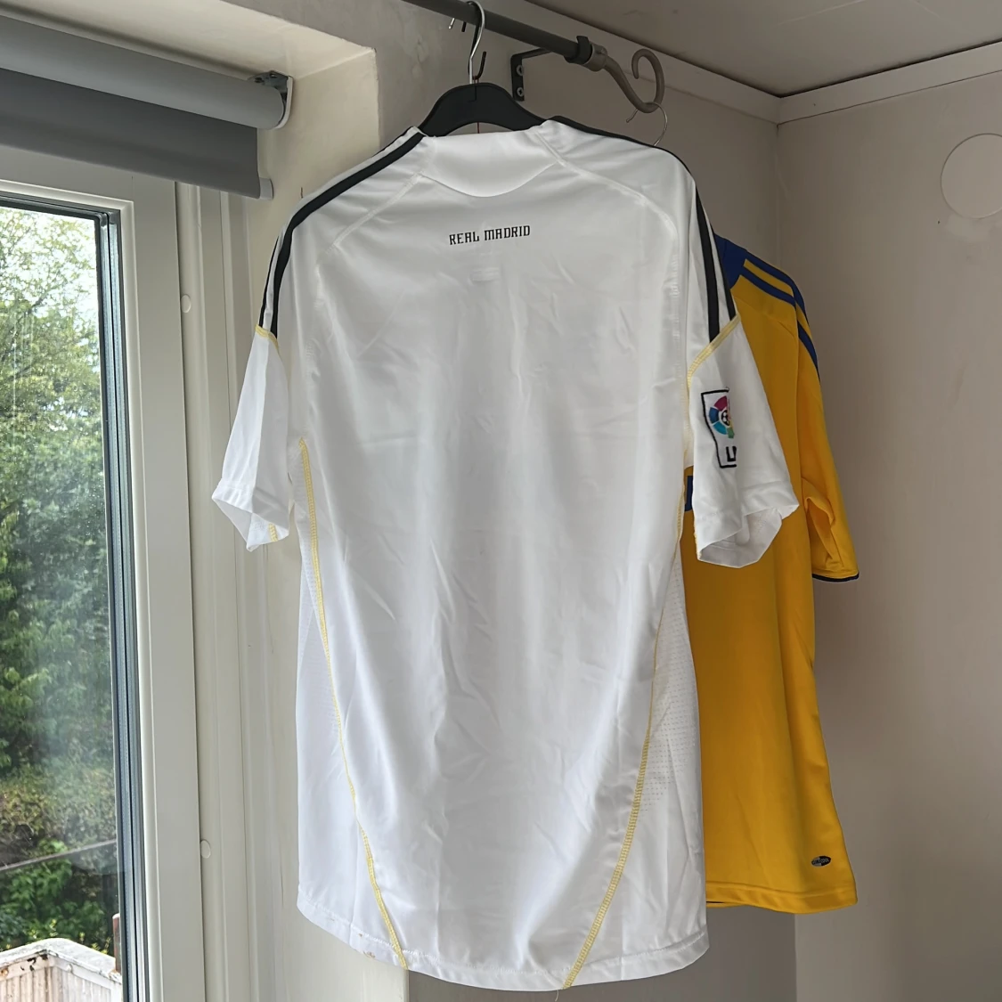 Real Madrid 2009-2010 hemmatröja - 90