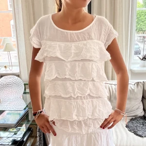 Volang tröja!  - Så snygg vit tröja med volanger!!