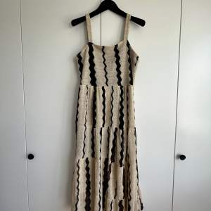 Zara long beach / summer dress in black and white pattern