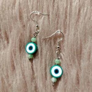 Evileye-örhängen 🧿💚 - Handgjorda evileye-örhängen 🧿💚 nickelfria! Skriv till mig för fri frakt ✨