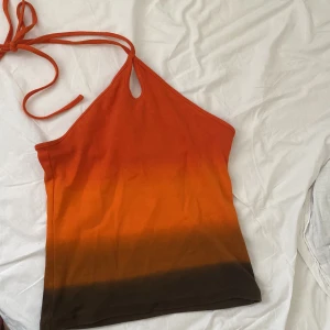 Halterneck topp - Denna ursnygga toppen säljer jag för att jag inte får så mycket användning för😁 Köparen står för frakten💞🙏