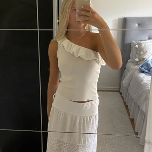 Offshoulder topp💕 - Offshoulder topp från mango💕använd fåtal gånger, pris kan diskuteras 