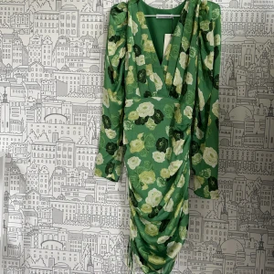 Adoore klänning  - Snygg klänning från adoore i strl S. Aldrig använda!