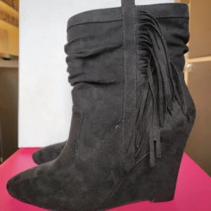 Skit snygga högklackat boots - Helt nya 